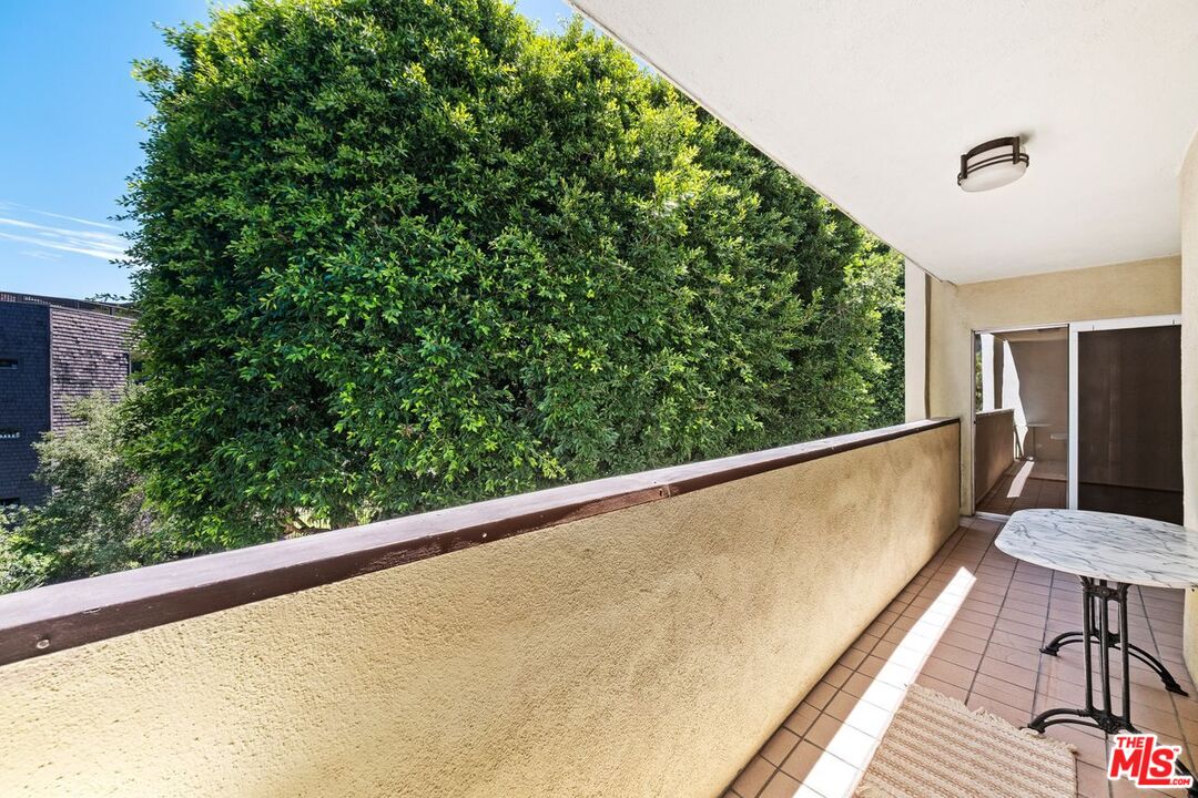 949 N Kings Rd Unit: 304