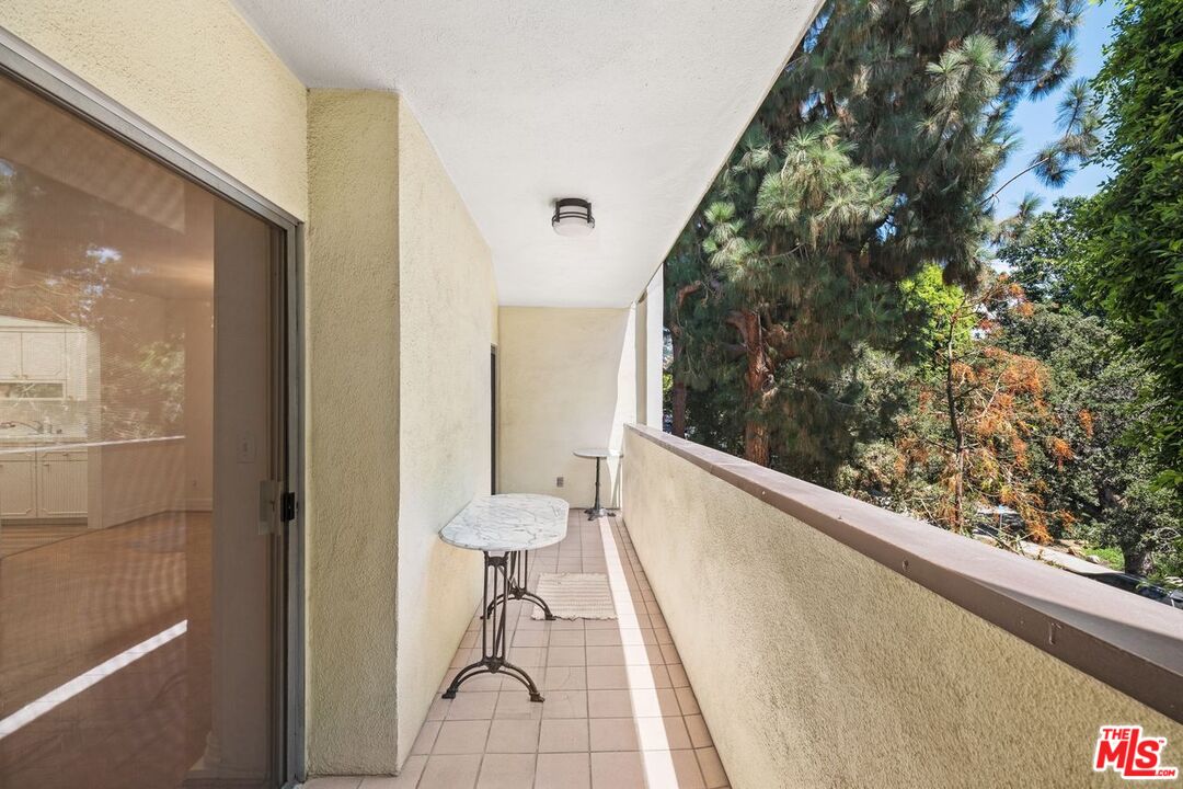 949 N Kings Rd Unit: 304