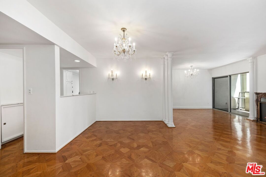 949 N Kings Rd Unit: 304