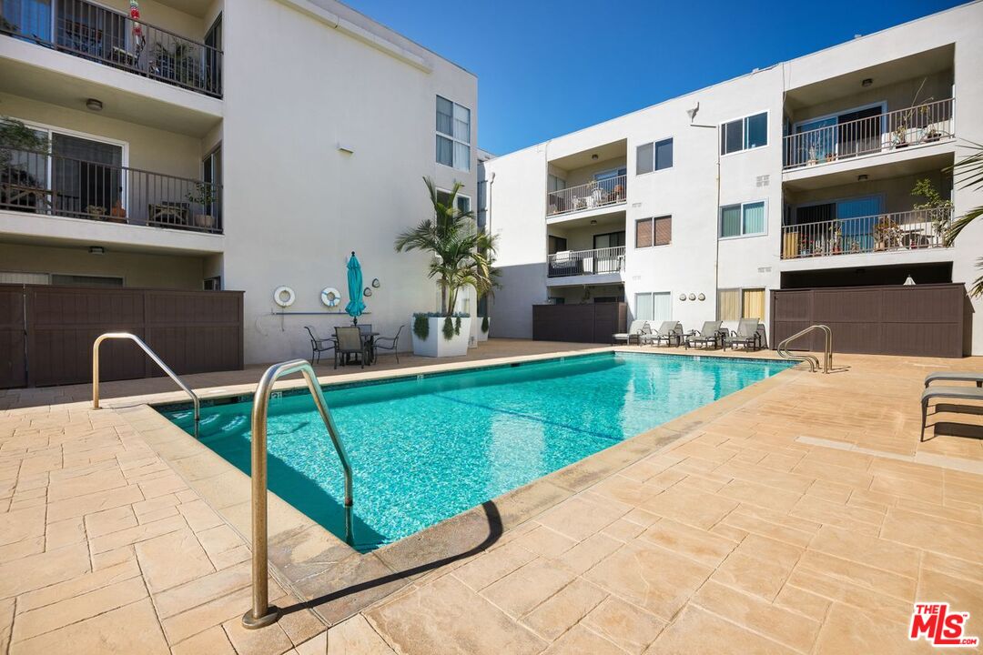 949 N Kings Rd Unit: 304