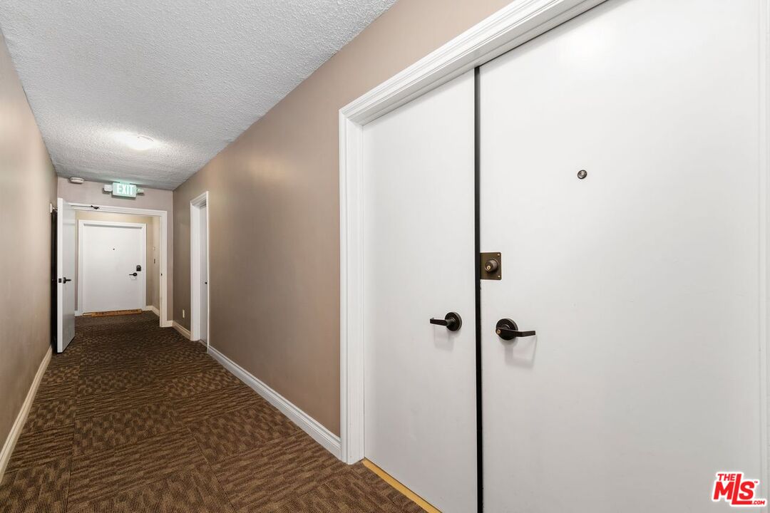 949 N Kings Rd Unit: 304