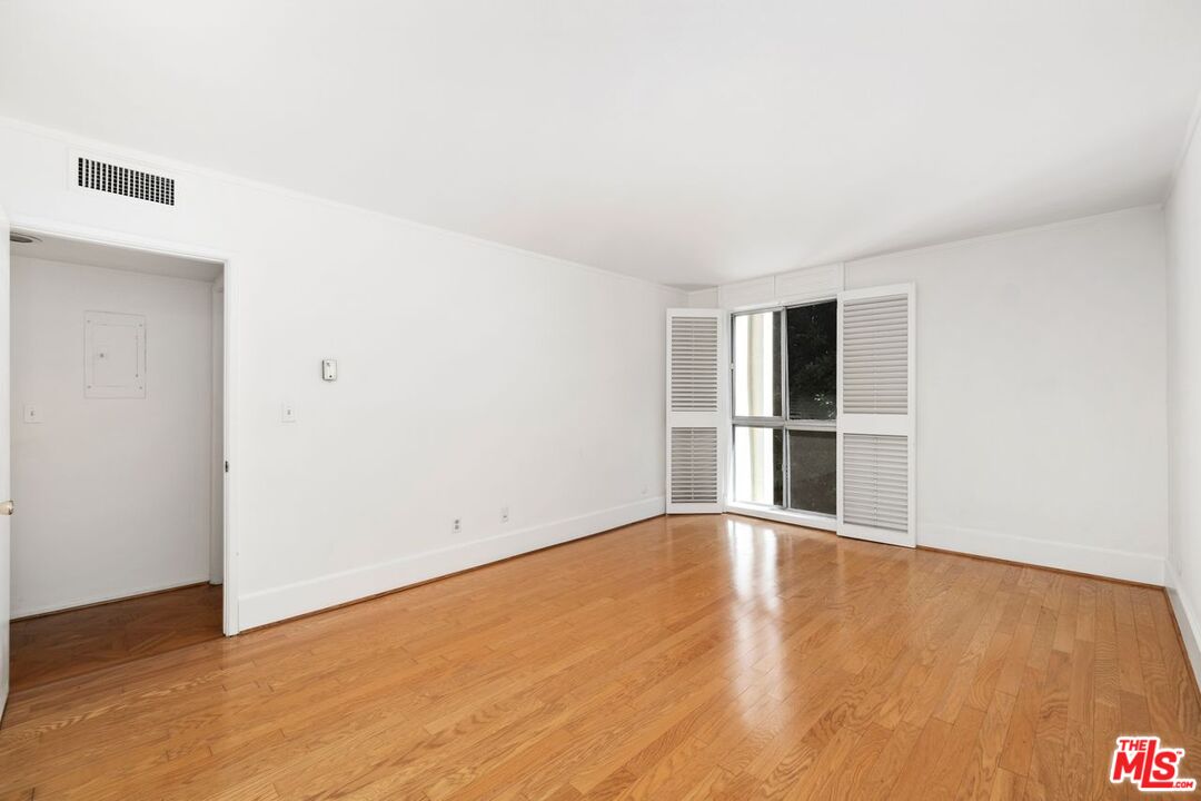 949 N Kings Rd Unit: 304