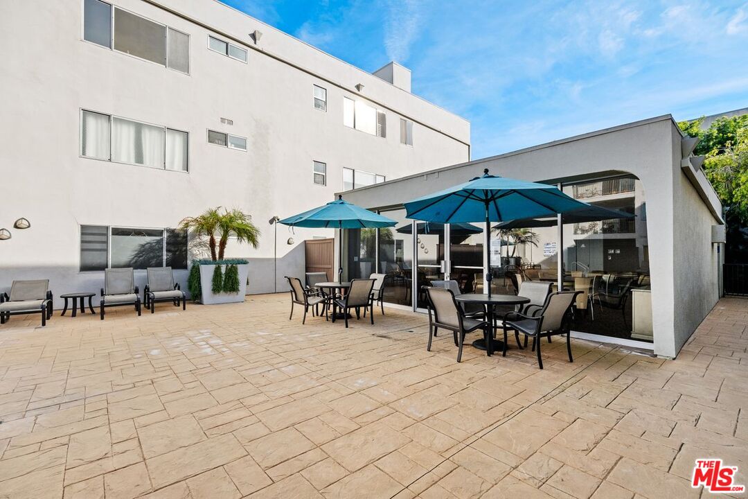 949 N Kings Rd Unit: 304