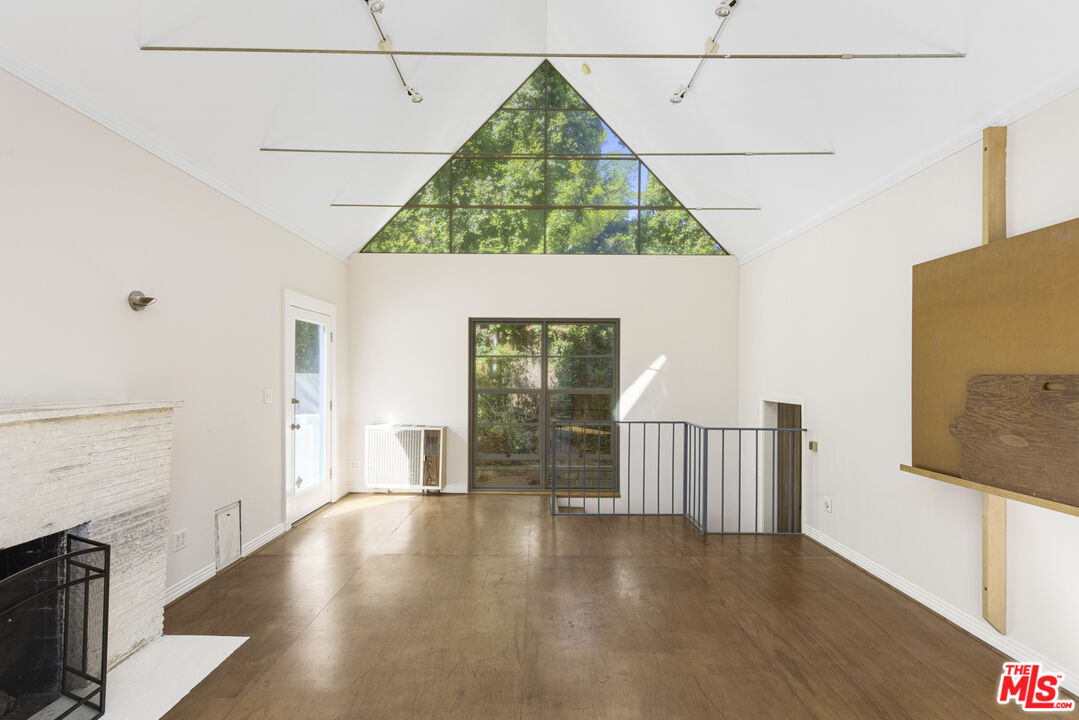 2449 N Commonwealth Ave