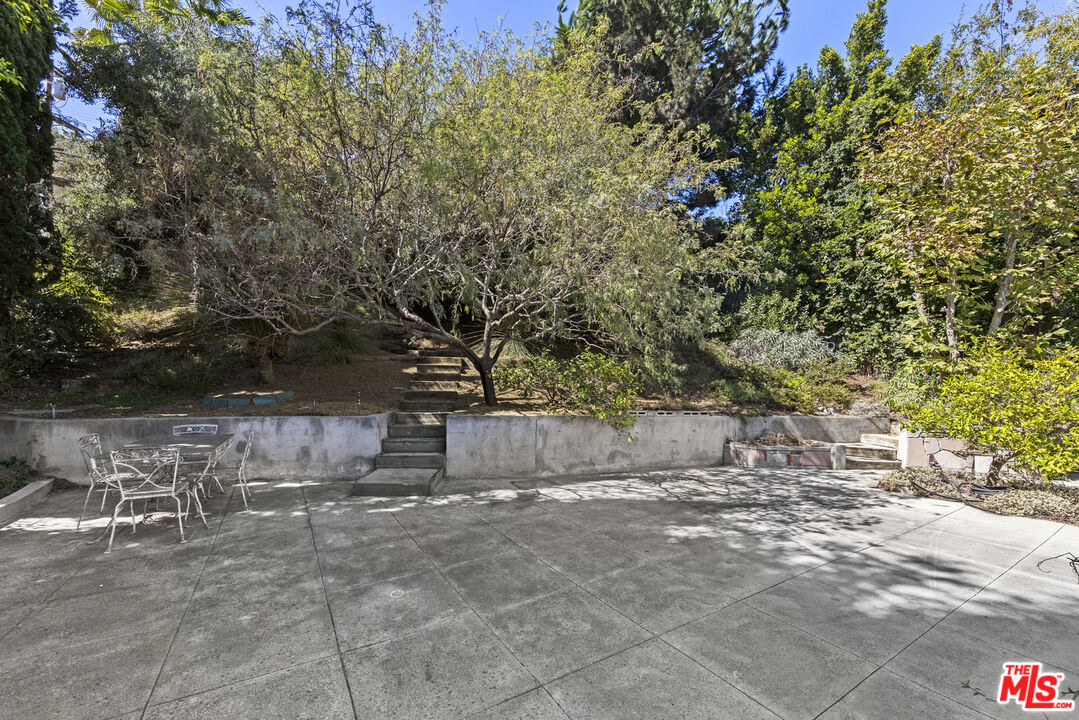 2449 N Commonwealth Ave