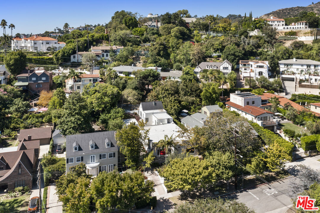 2449 N Commonwealth Ave