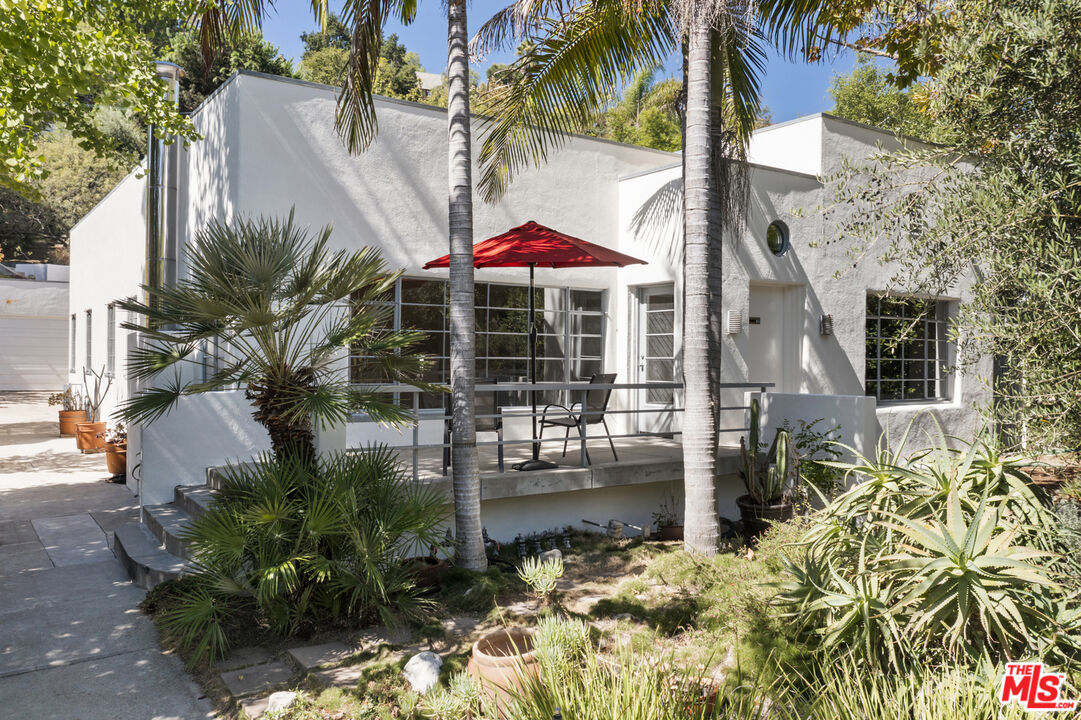 2449 N Commonwealth Ave