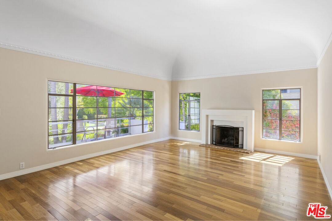 2449 N Commonwealth Ave