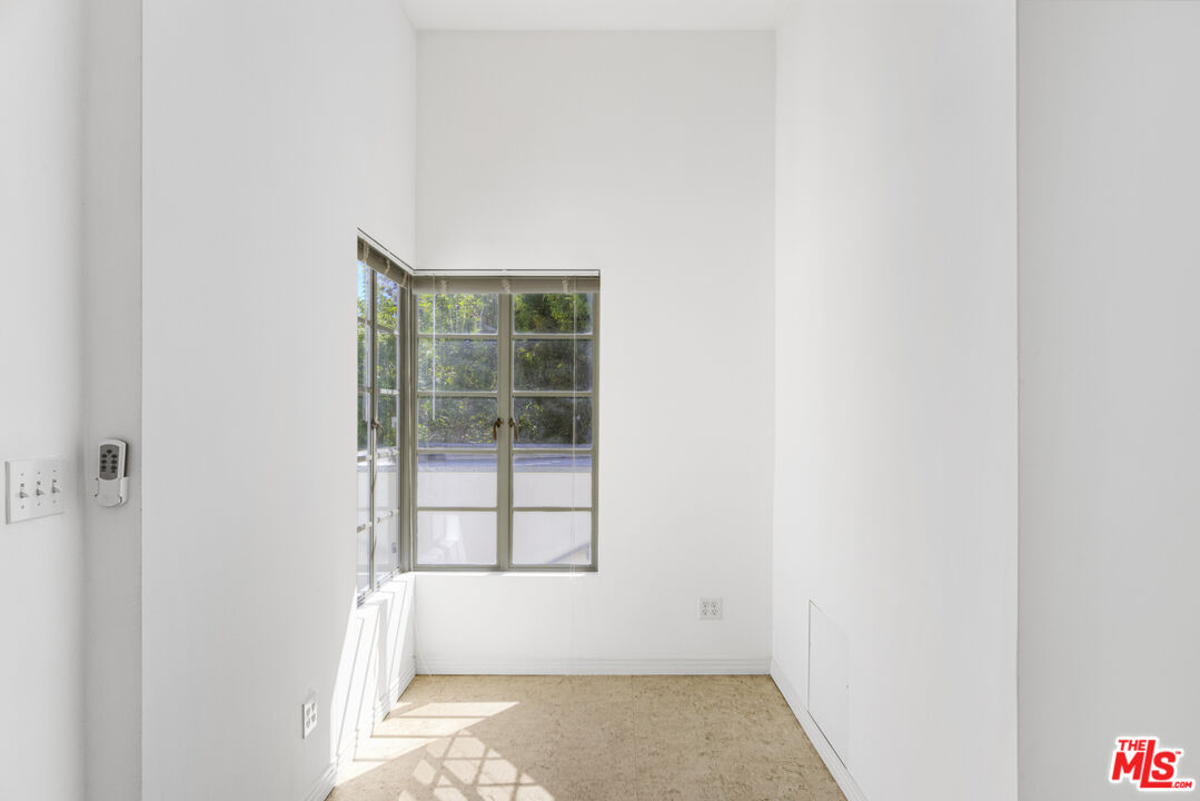 2449 N Commonwealth Ave