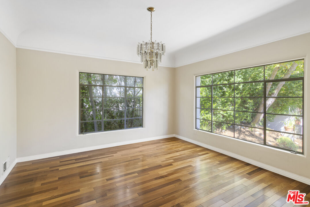 2449 N Commonwealth Ave