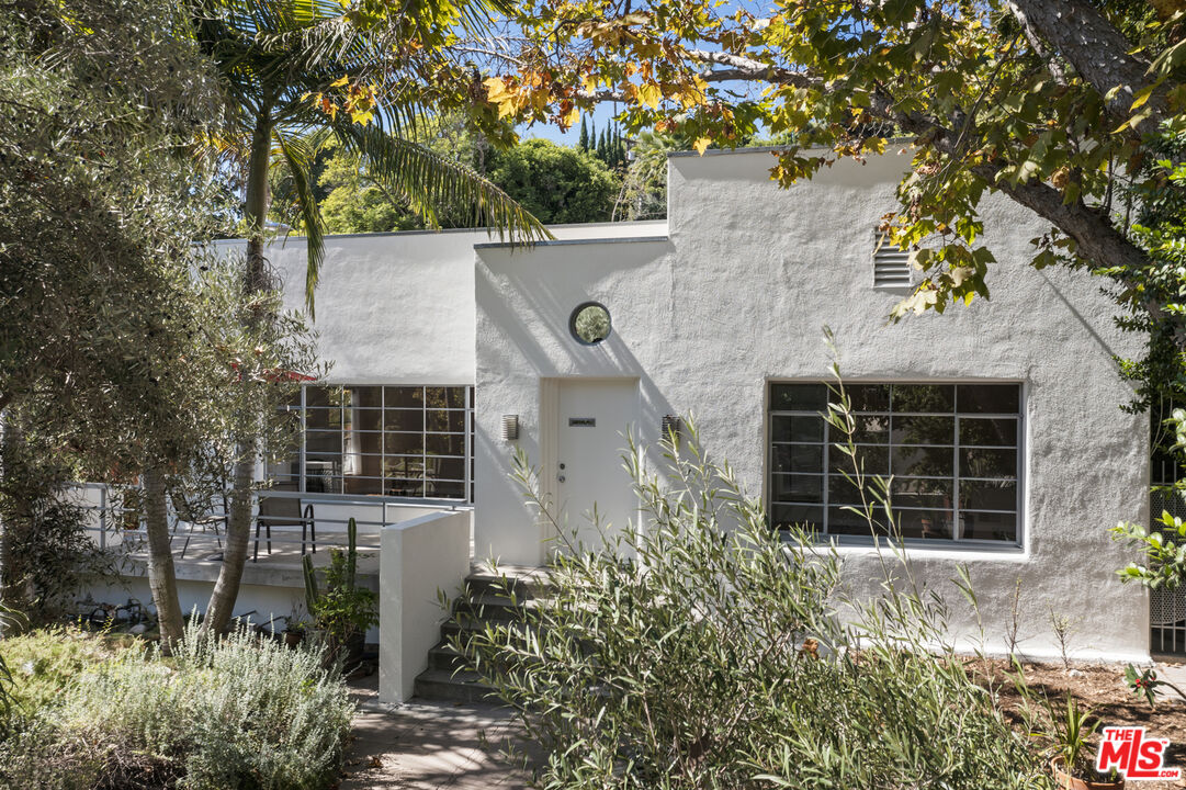 2449 N Commonwealth Ave