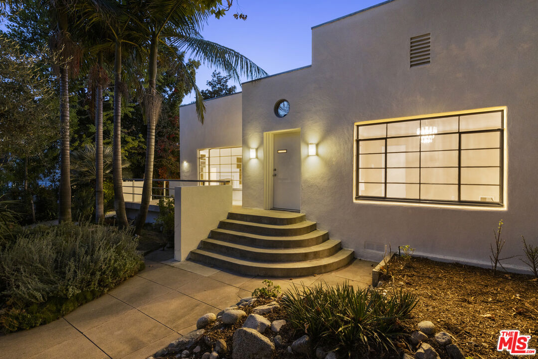 2449 N Commonwealth Ave