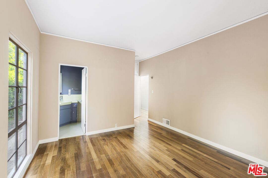 2449 N Commonwealth Ave