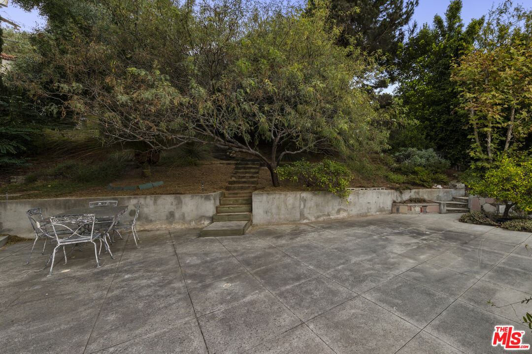 2449 N Commonwealth Ave