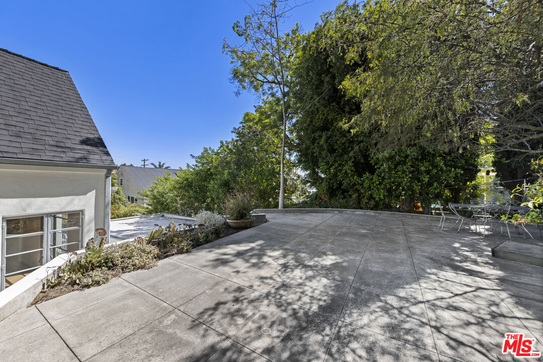 2449 N Commonwealth Ave