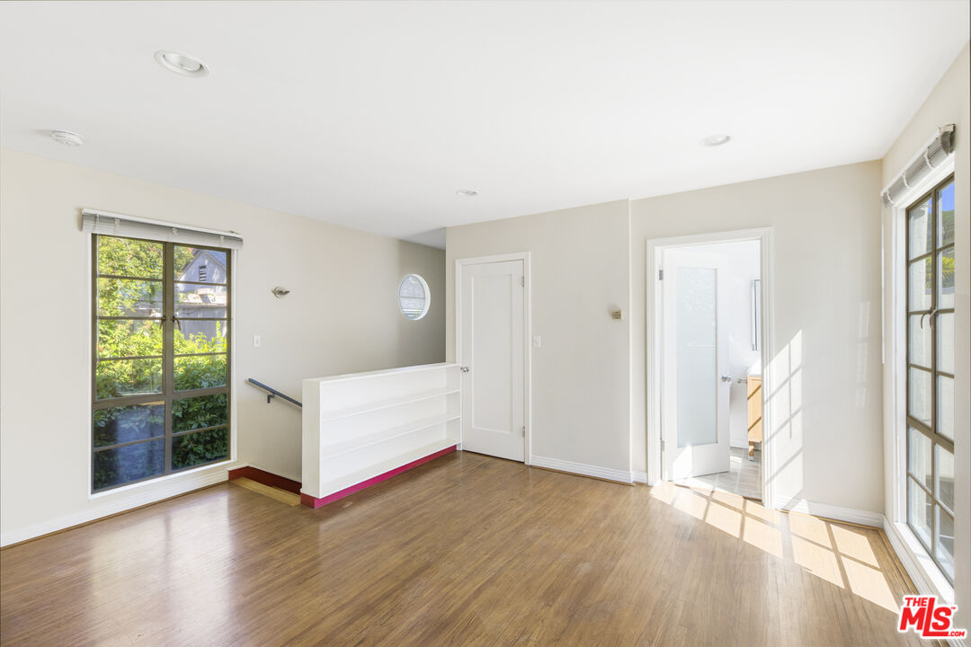 2449 N Commonwealth Ave