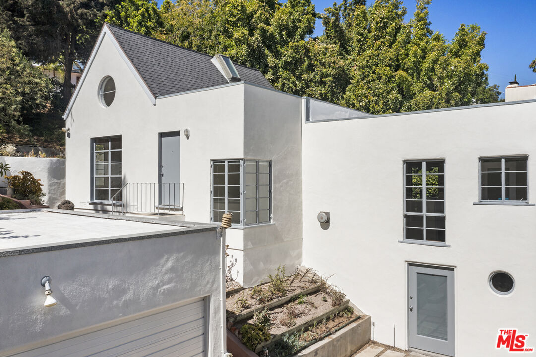 2449 N Commonwealth Ave