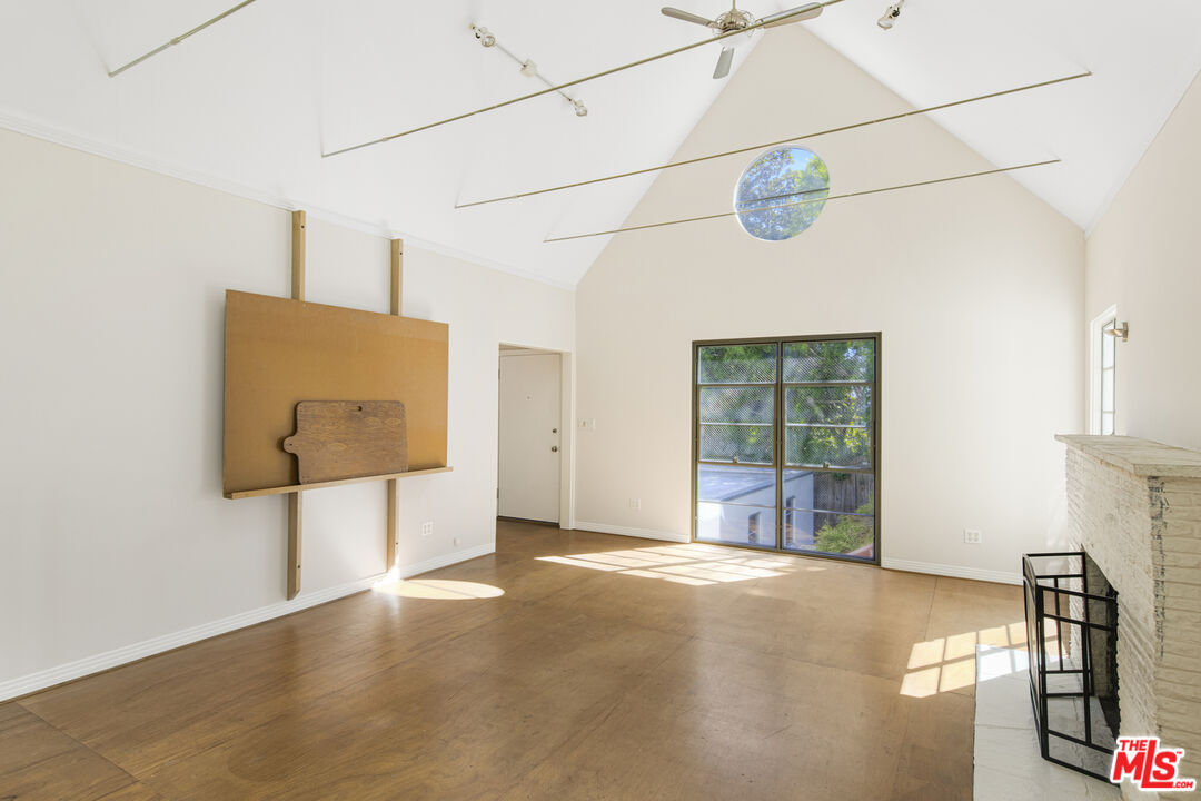 2449 N Commonwealth Ave