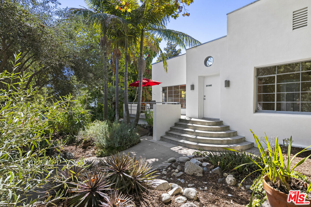 2449 N Commonwealth Ave