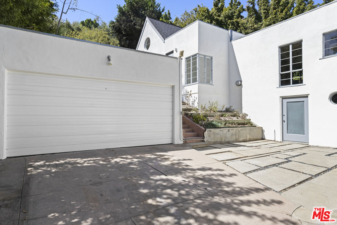 2449 N Commonwealth Ave