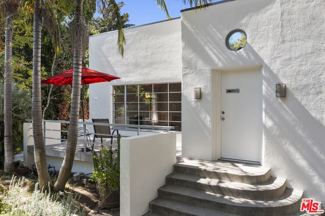 2449 N Commonwealth Ave