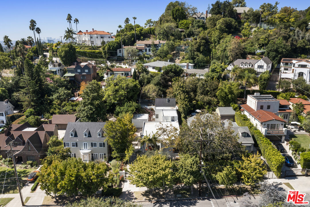 2449 N Commonwealth Ave