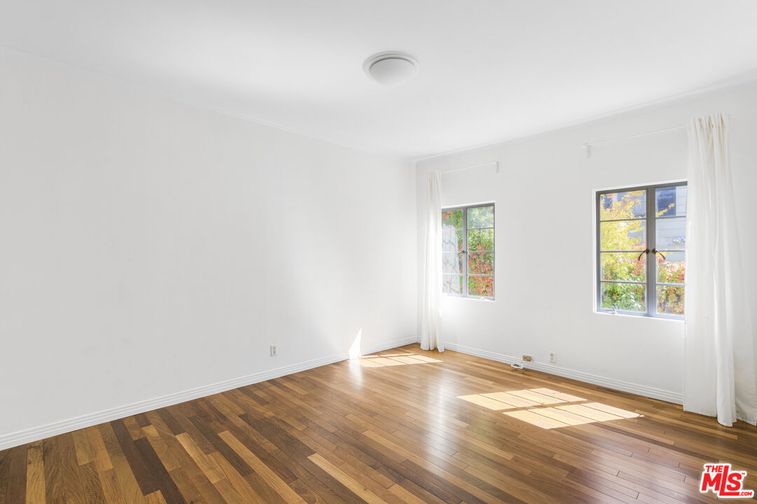 2449 N Commonwealth Ave