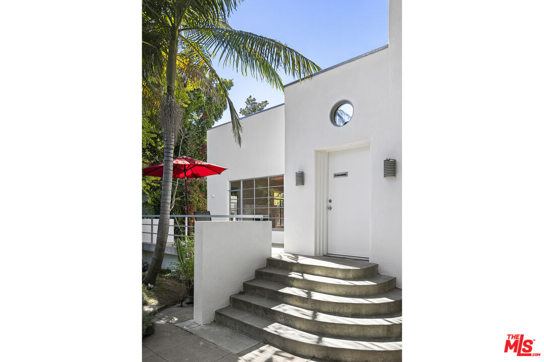 2449 N Commonwealth Ave