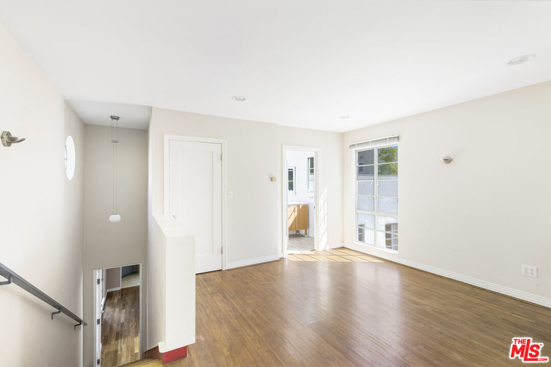 2449 N Commonwealth Ave