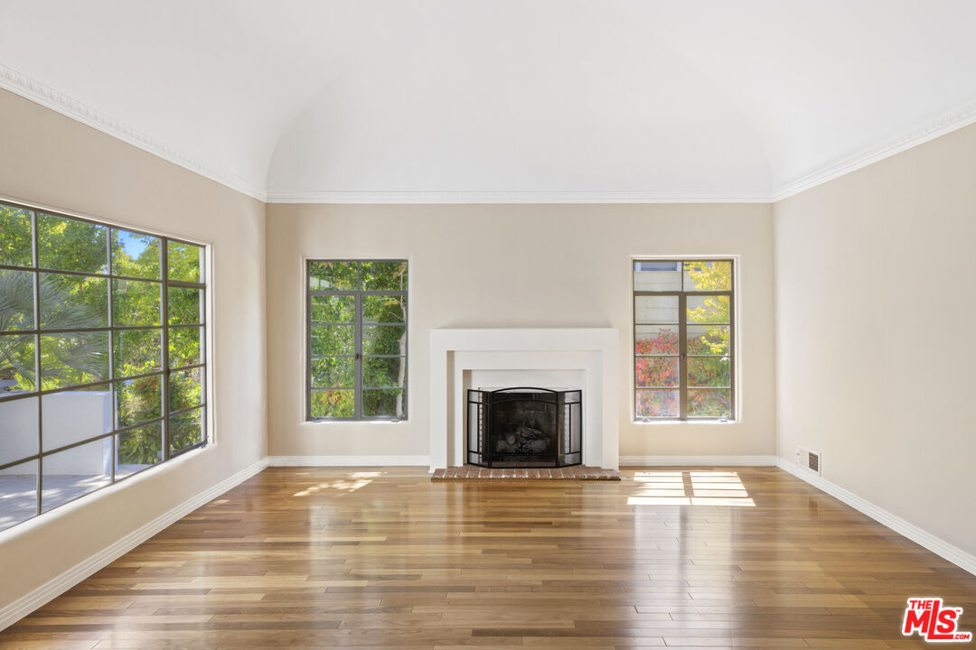 2449 N Commonwealth Ave