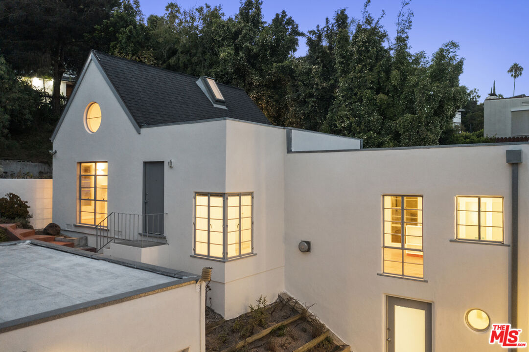 2449 N Commonwealth Ave