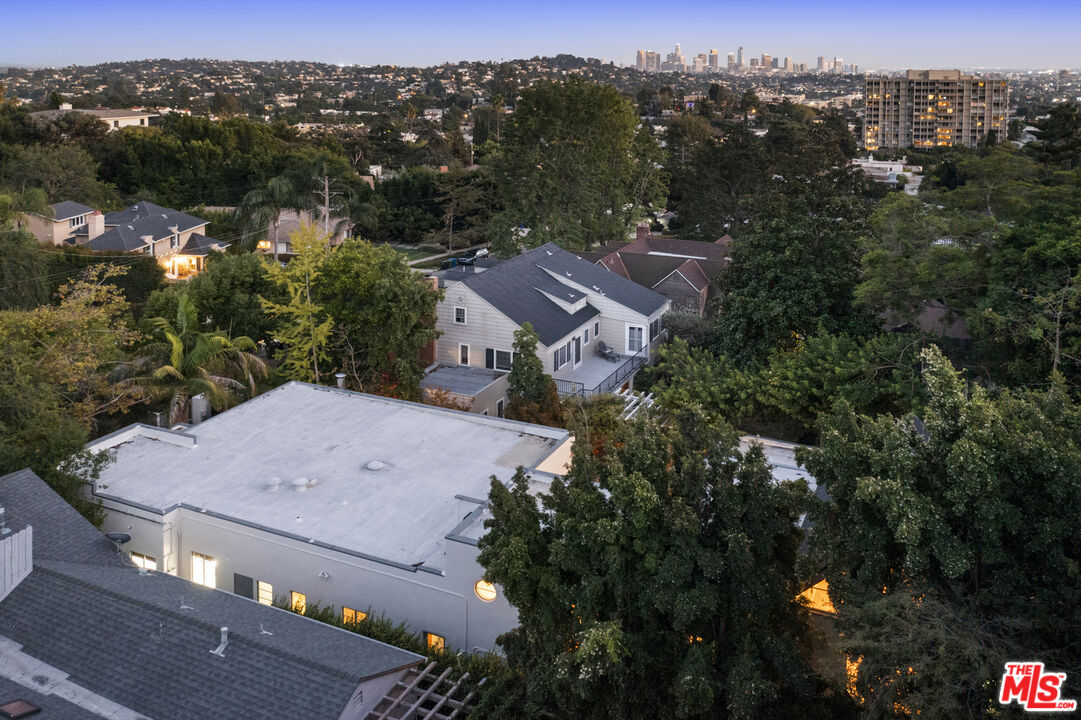 2449 N Commonwealth Ave