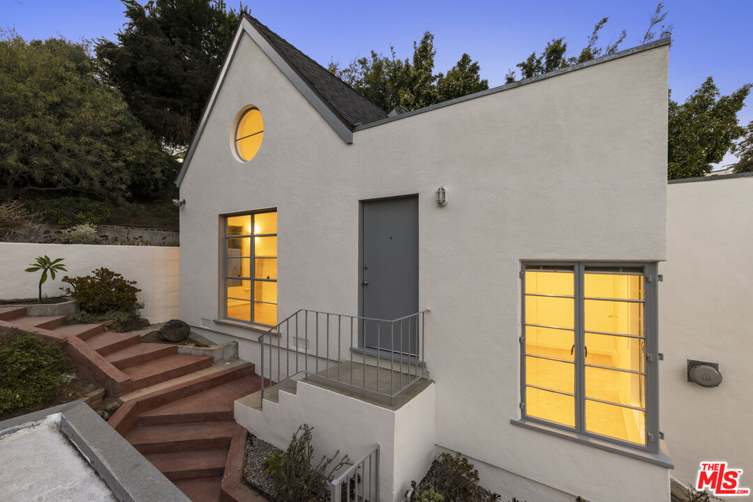 2449 N Commonwealth Ave