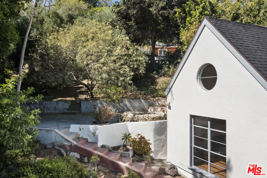 2449 N Commonwealth Ave