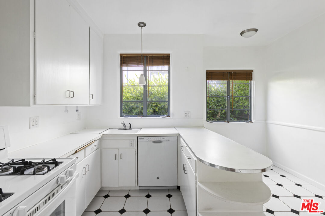 2449 N Commonwealth Ave