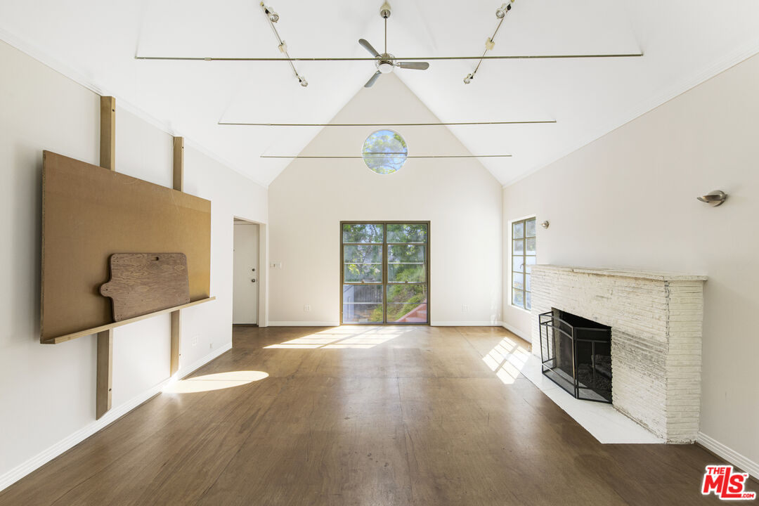 2449 N Commonwealth Ave