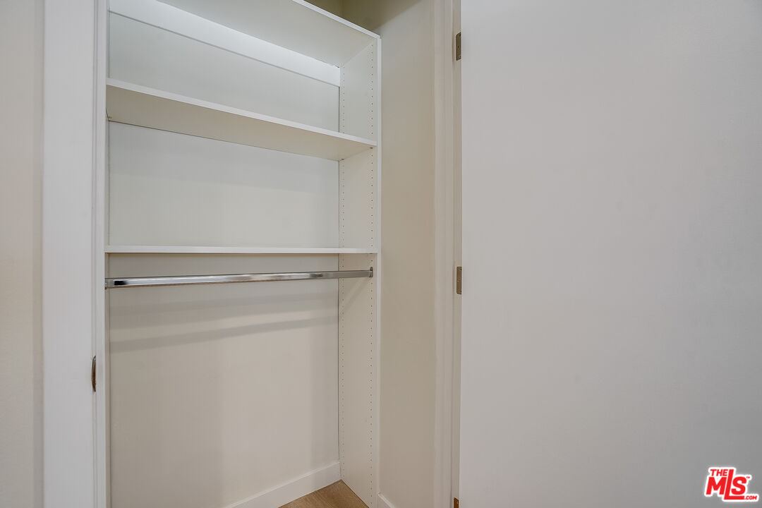 1470 S Rexford Dr Unit: 302