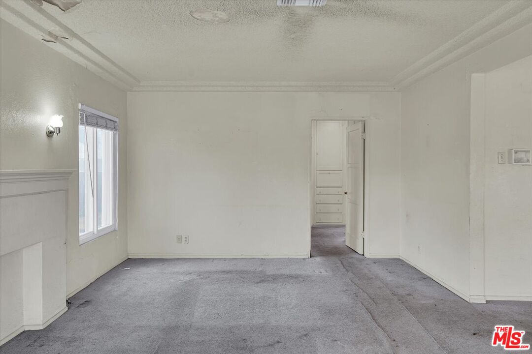 9709 S Van Ness Ave