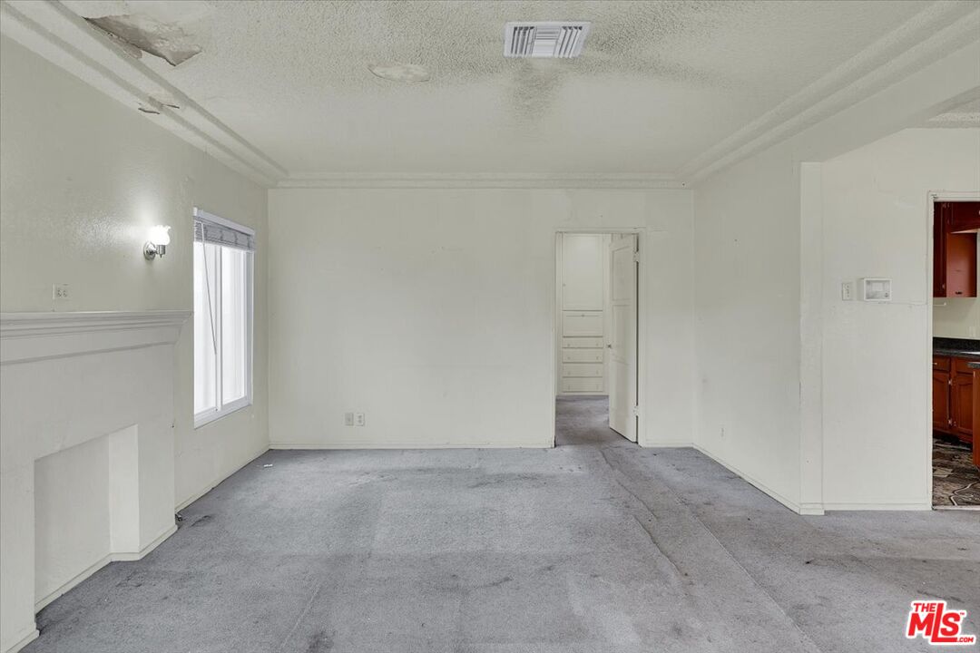 9709 S Van Ness Ave