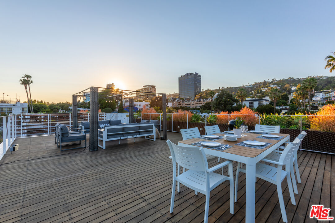 935 N San Vicente Blvd