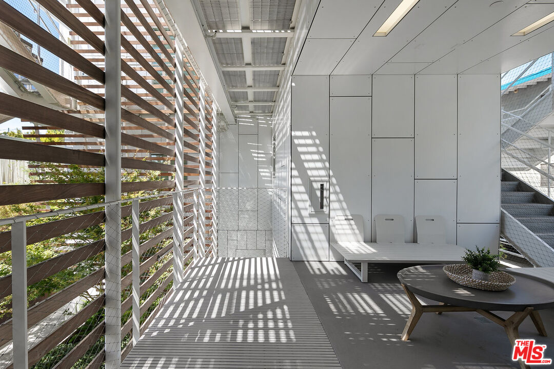 935 N San Vicente Blvd