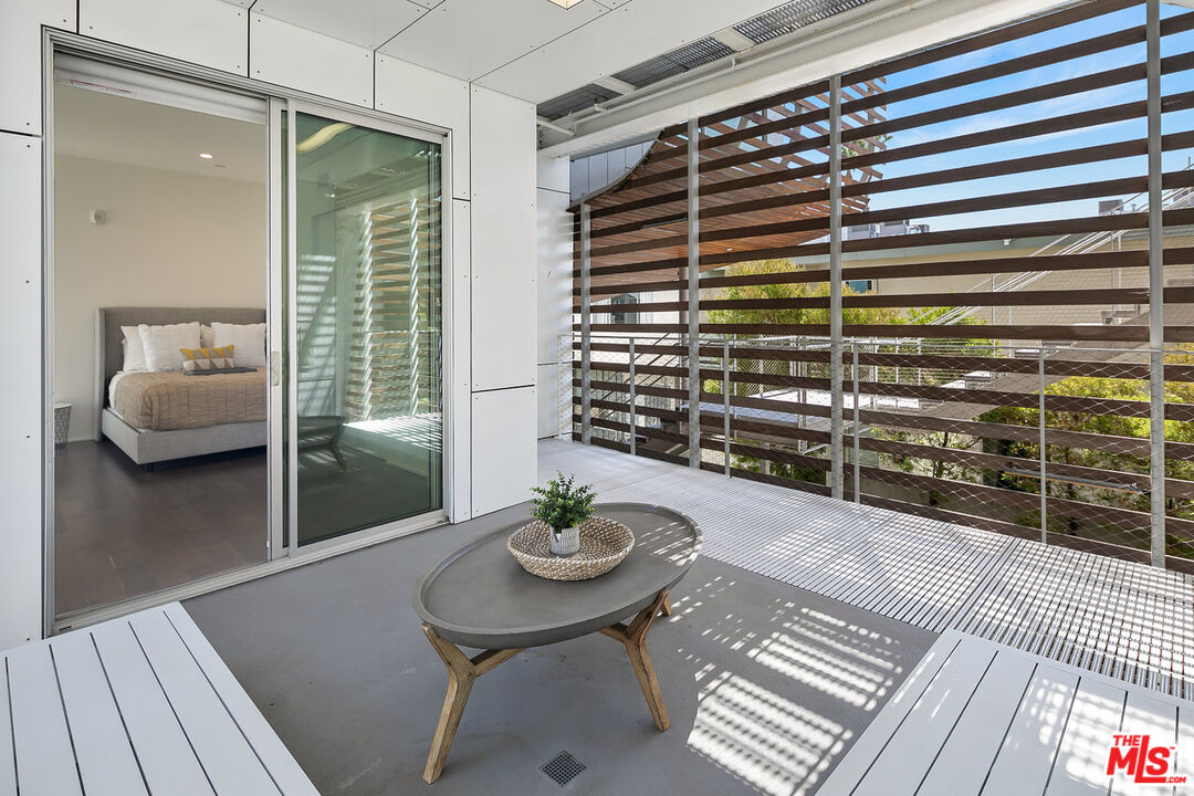 935 N San Vicente Blvd