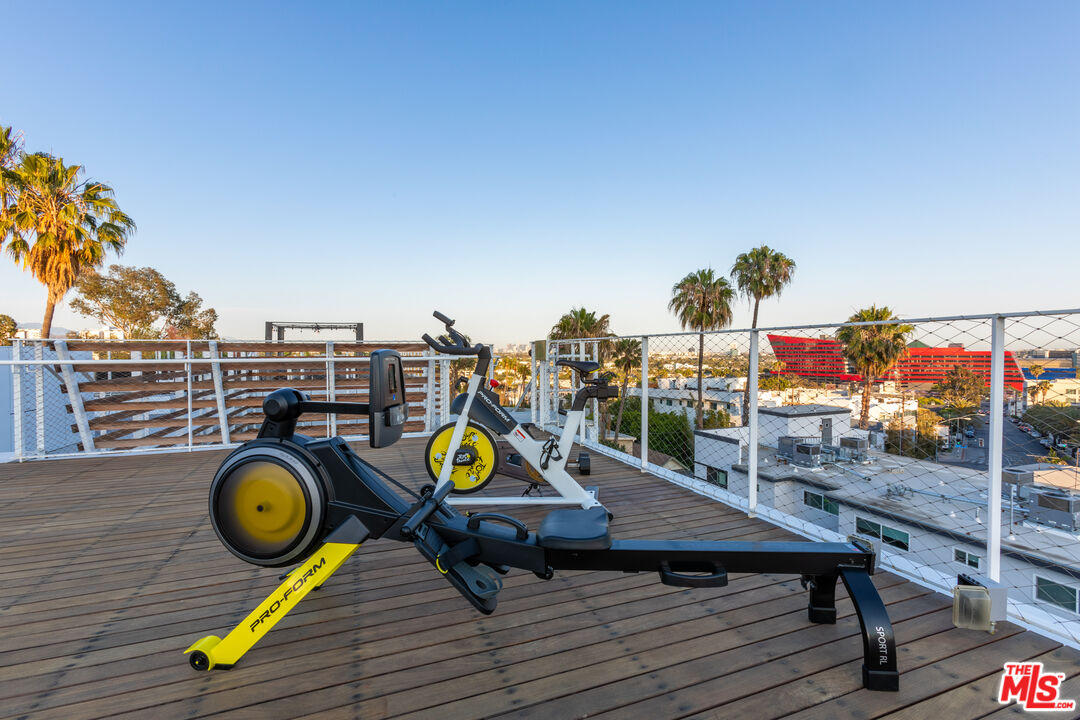 935 N San Vicente Blvd