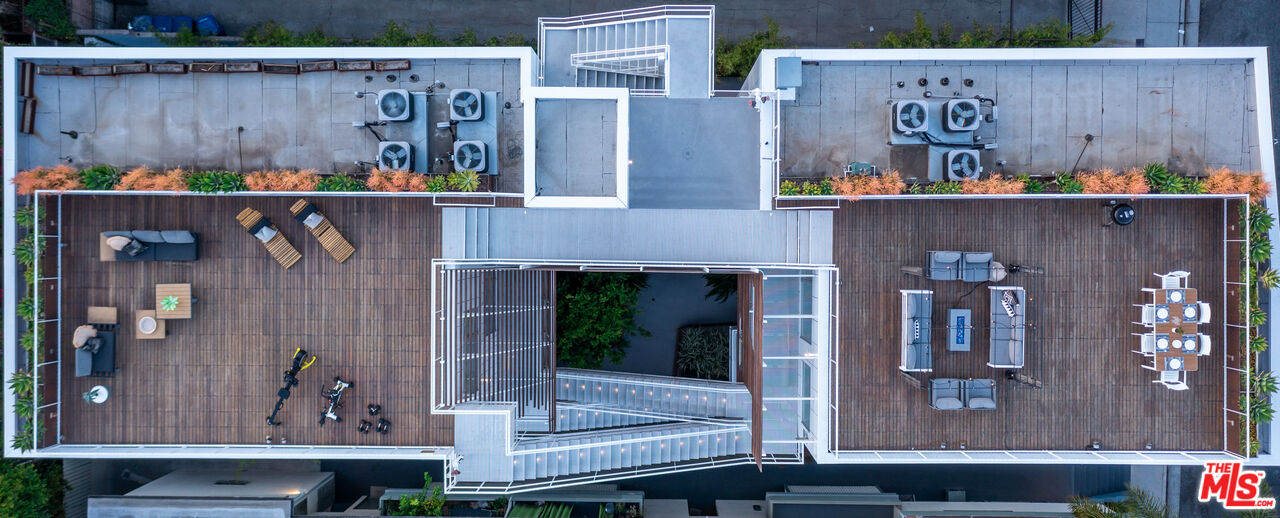 935 N San Vicente Blvd