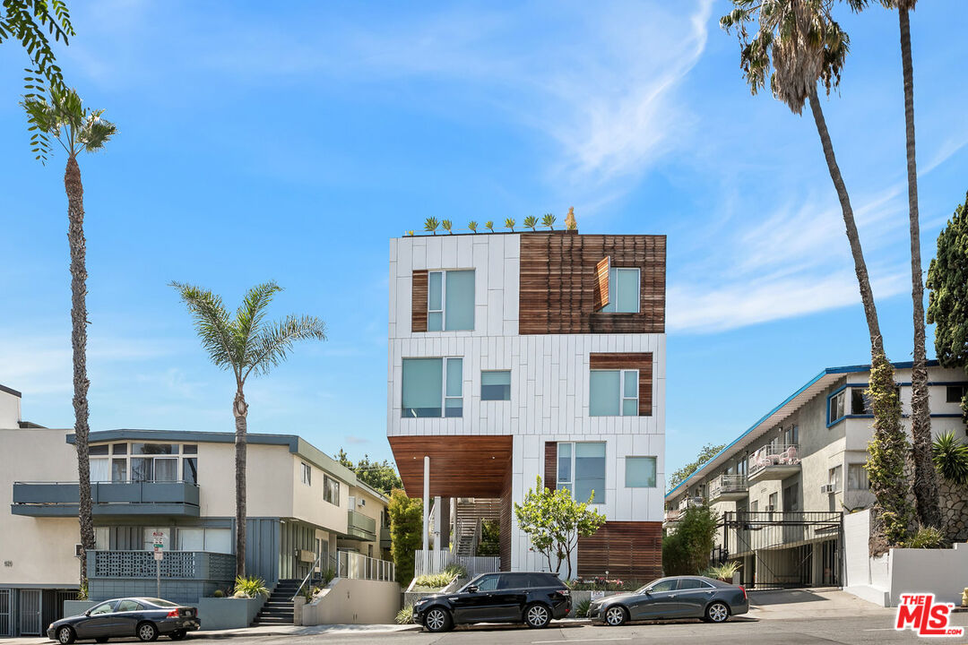 935 N San Vicente Blvd