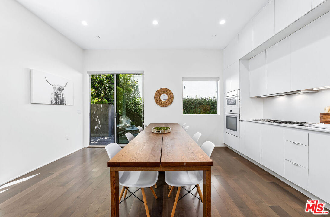 935 N San Vicente Blvd