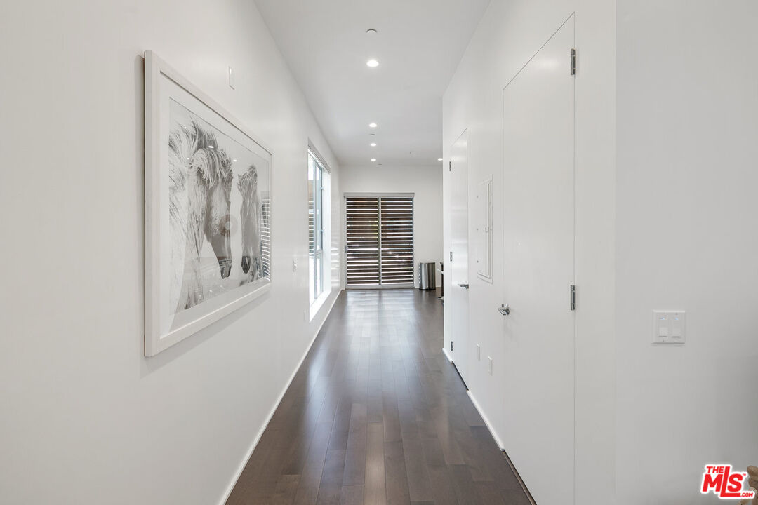 935 N San Vicente Blvd