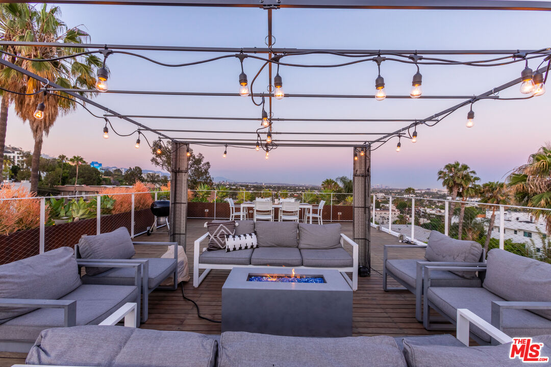 935 N San Vicente Blvd