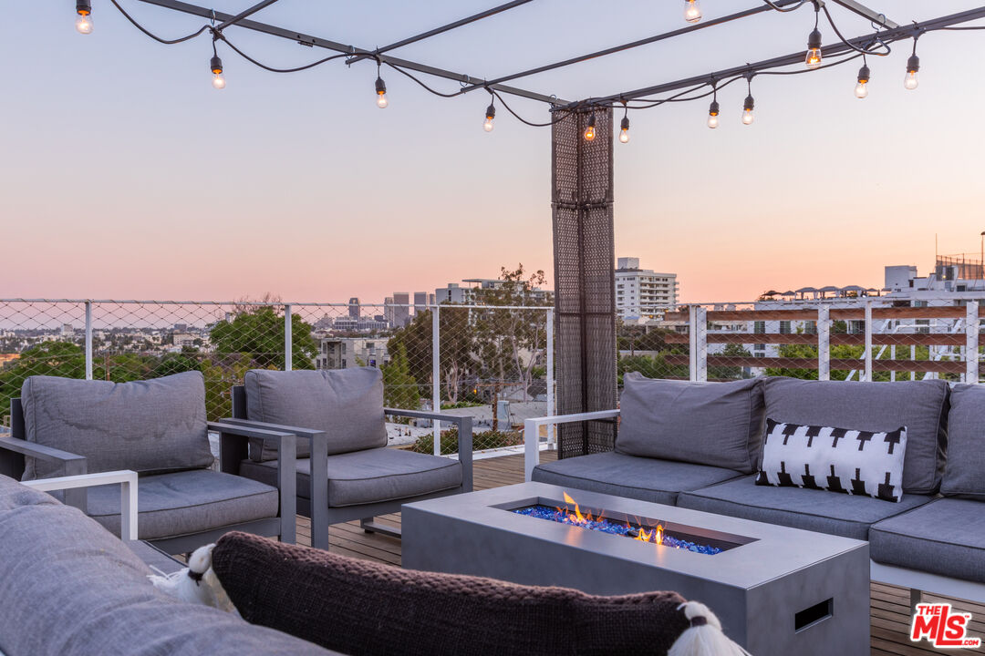 935 N San Vicente Blvd