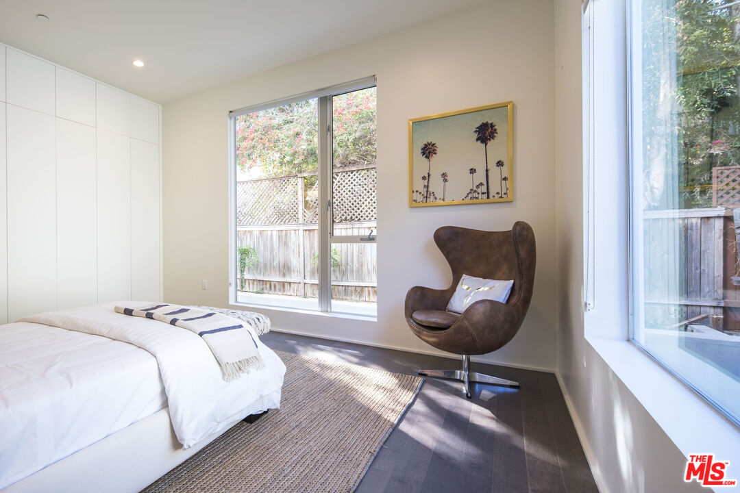 935 N San Vicente Blvd